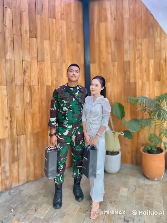 Soldier and Woman Perform Dramatic Kungfu Routine – AI Generated Video | Hailuo AI