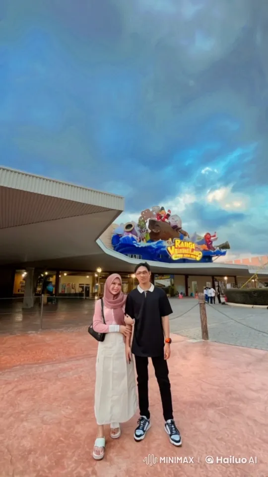 Couple Practices Kungfu at Ranggi Wonderland Theme Park – AI Generated Video | Hailuo AI