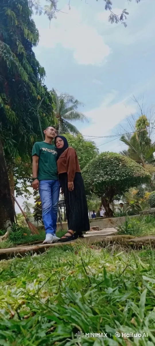 Couple Demonstrates Martial Arts in Lush Outdoor Setting – AI Generated Video | Hailuo AI