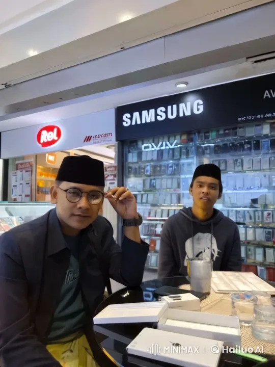 Intense Kung Fu Battle in Electronics Shop – AI Generated Video | Hailuo AI