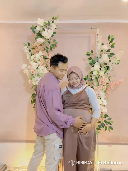 Pregnant Couple's Floral-Backdropped Kungfu Moment – AI Generated Video | Hailuo AI