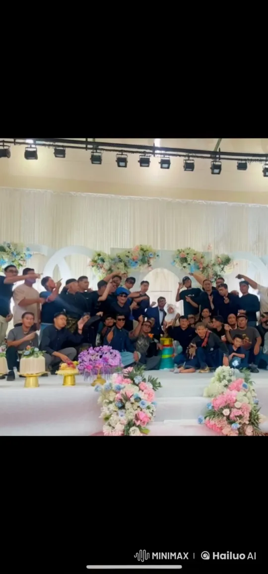 Wedding Stage Martial Arts Performance with Celebration Contrast – AI Generated Video | Hailuo AI