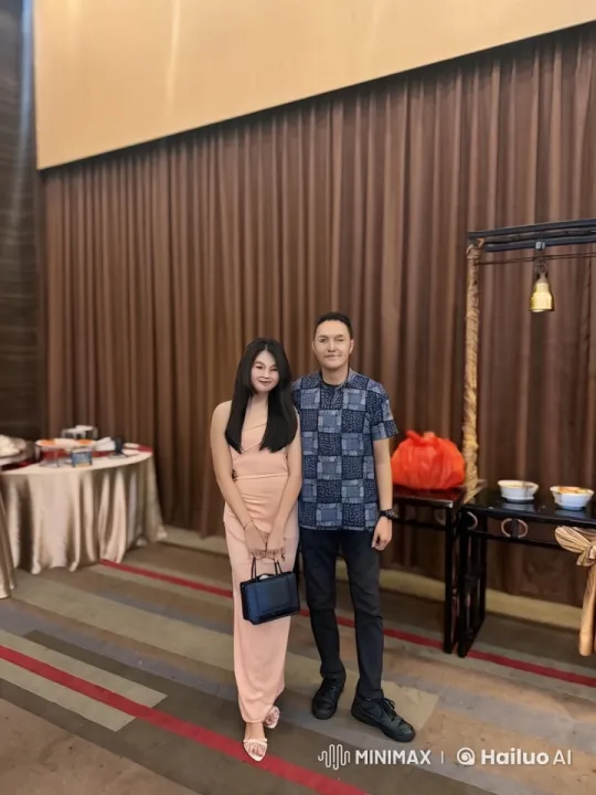 Couple Demonstrates Synchronized Kungfu on Red Carpet – AI Generated Video | Hailuo AI