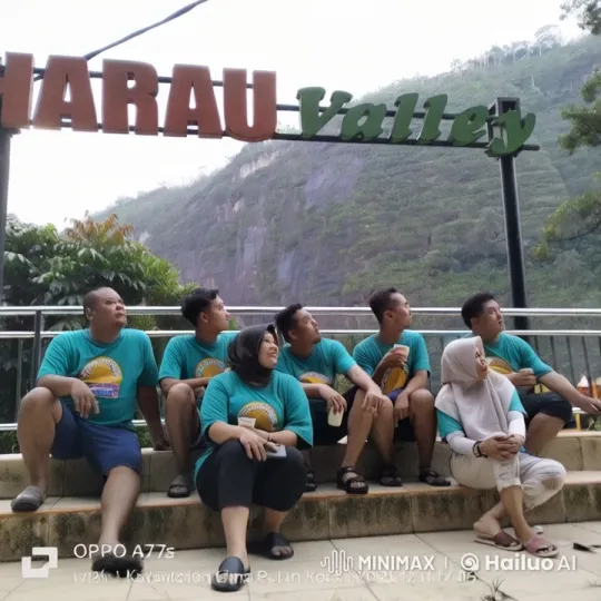Kungfu Display in Harau Valley Amidst Casual Onlookers – AI Generated Video | Hailuo AI