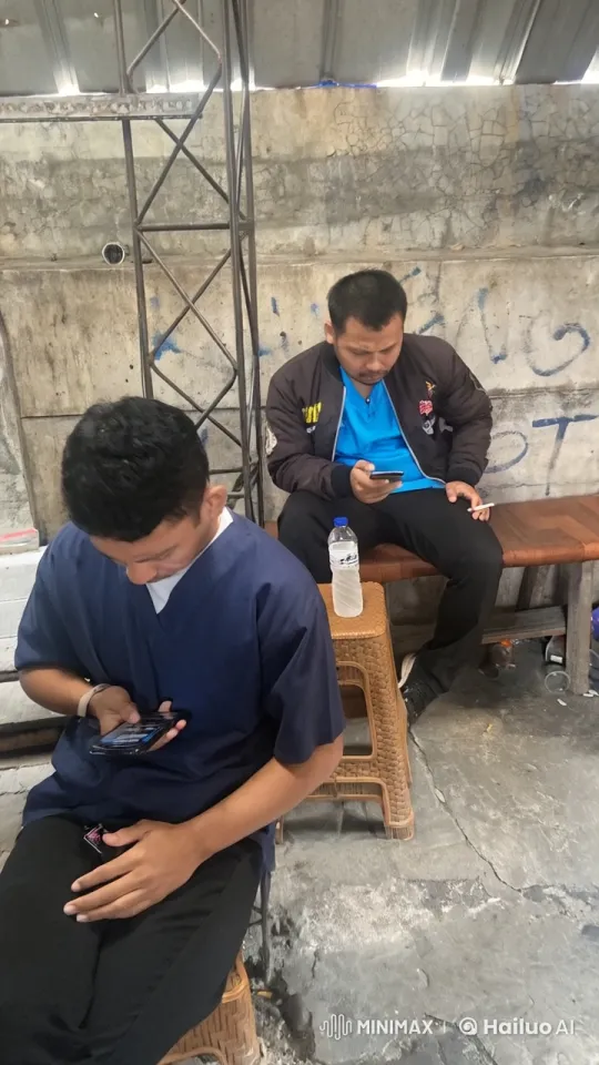Urban Kungfu Transformation: Synchronized Sparring on Stools – AI Generated Video | Hailuo AI