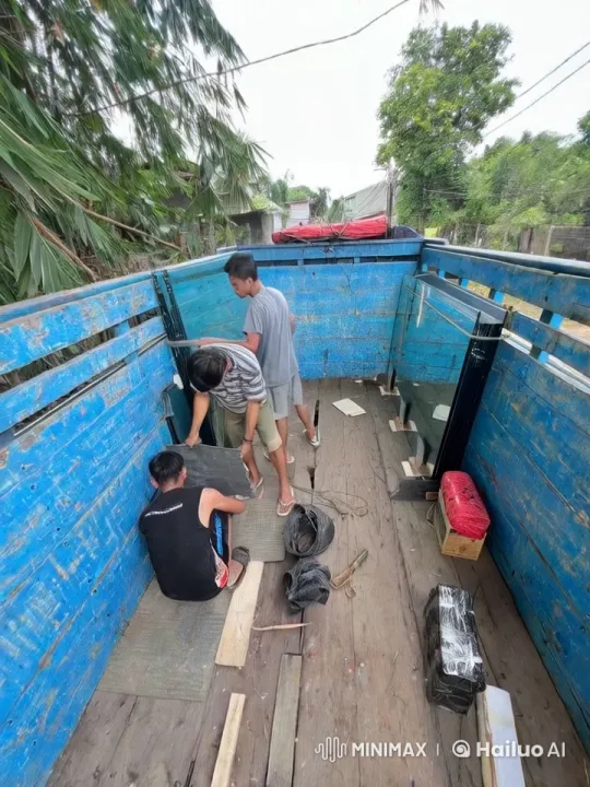 Impromptu Kung Fu Fight in Truck Bed – AI Generated Video | Hailuo AI