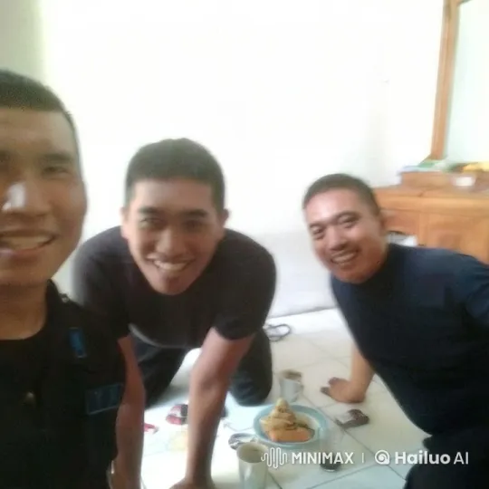 Three Men Practicing Kungfu in Casual Setting – AI Generated Video | Hailuo AI