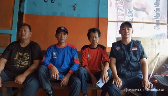 Four Men Demonstrate Martial Arts on Bench – AI Generated Video | Hailuo AI