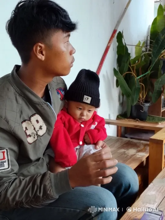 Young Man Performs Kung Fu in Front of Admiring Child – AI Generated Video | Hailuo AI