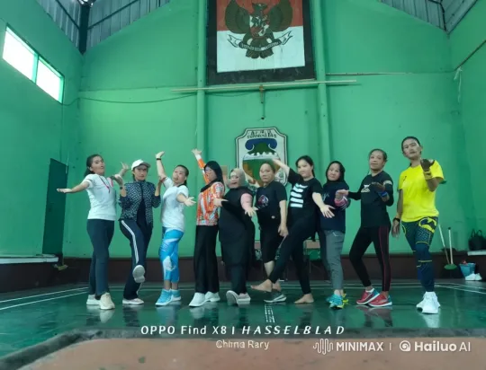 Nine Enthusiasts Practice Energetic Kungfu Routine – AI Generated Video | Hailuo AI