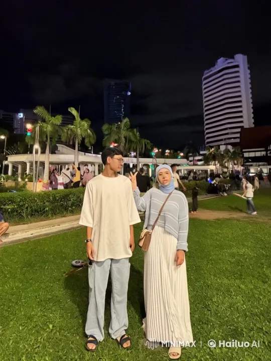 Nighttime Kung Fu Display in Bustling Park – AI Generated Video | Hailuo AI