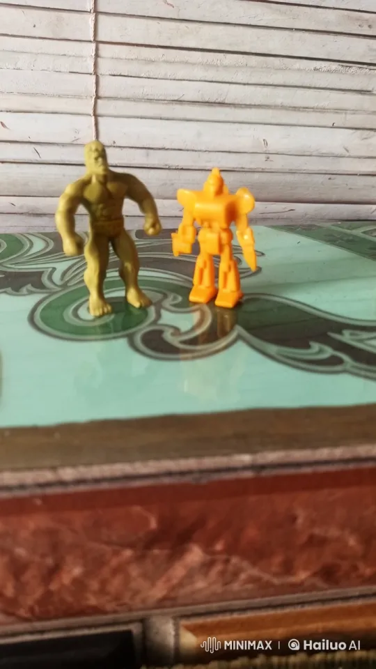 Miniature Action Figures Engage in Dynamic Battle – AI Generated Video | Hailuo AI