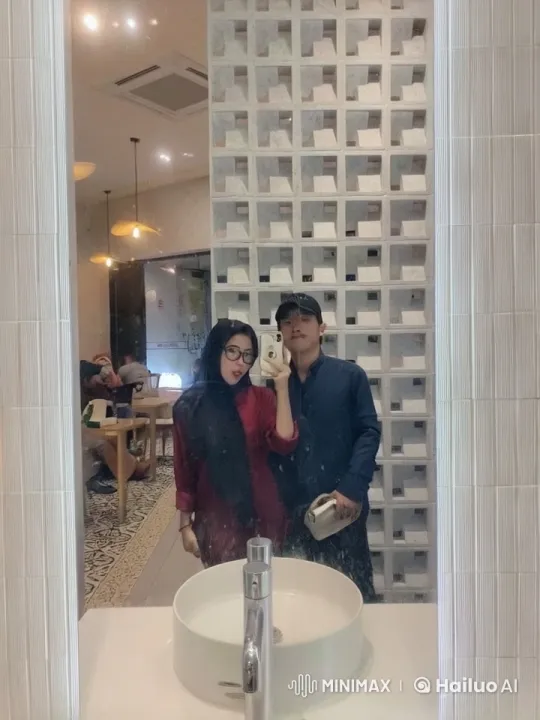 Kungfu Practitioners Perform in Stylish Restaurant – AI Generated Video | Hailuo AI