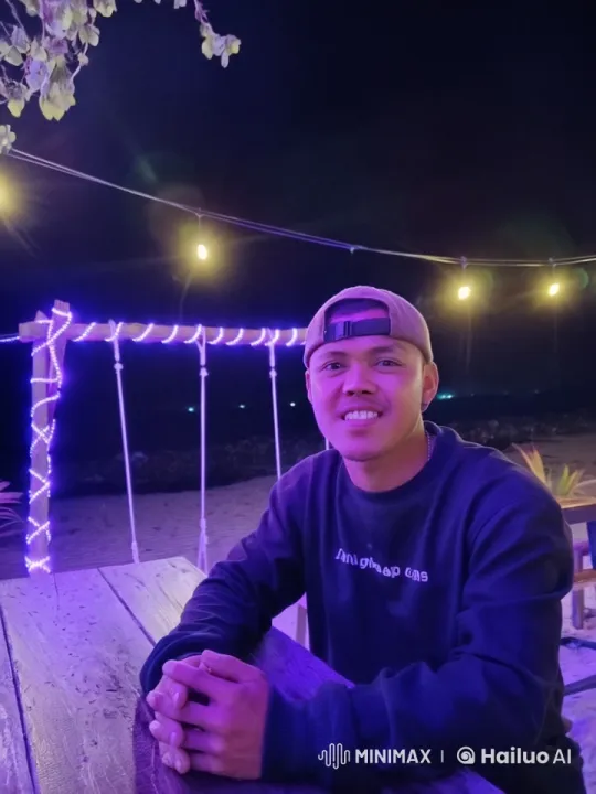 Night Beach Kung-Fu Display with Vibrant Lighting – AI Generated Video | Hailuo AI