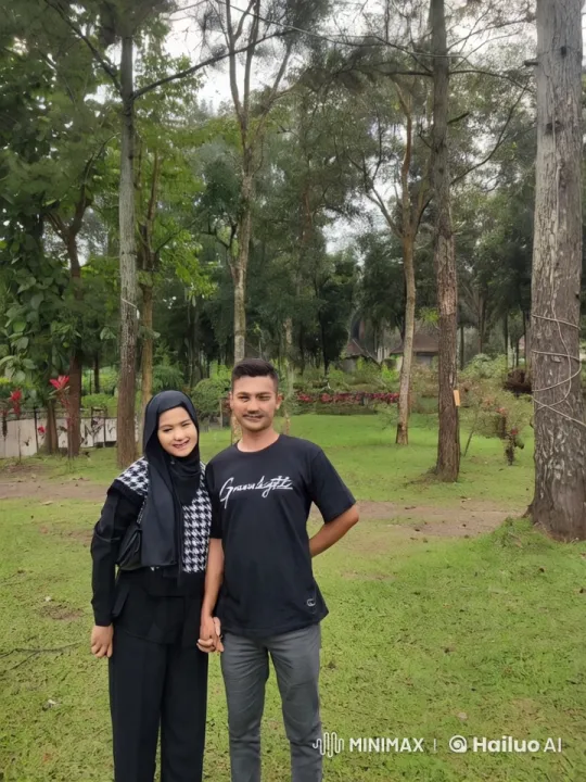 Couple in Park: Man Practices Kung Fu – AI Generated Video | Hailuo AI