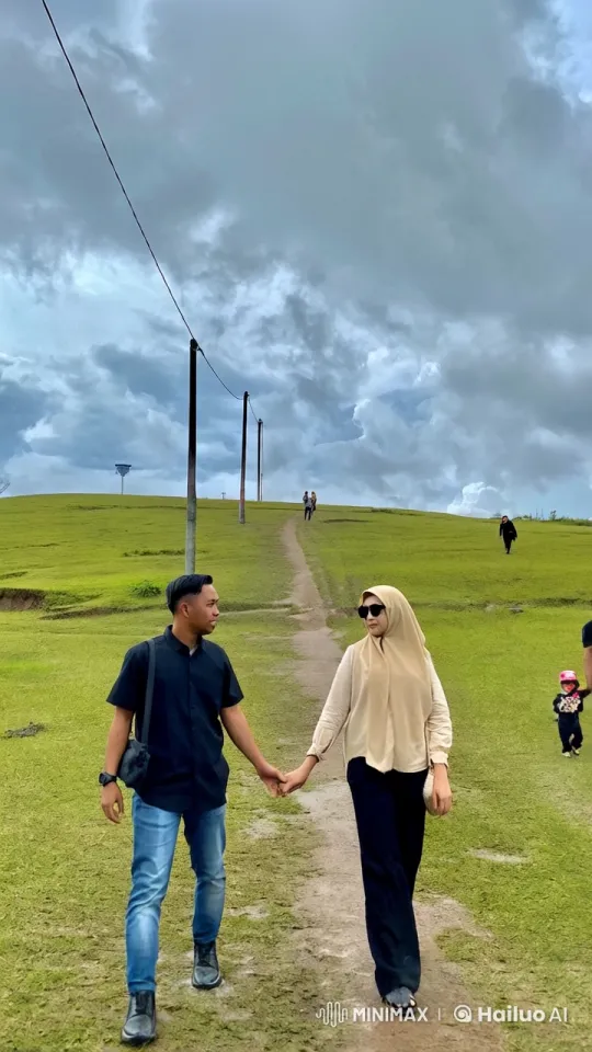 Couple Demonstrates Martial Arts on Hilltop – AI Generated Video | Hailuo AI