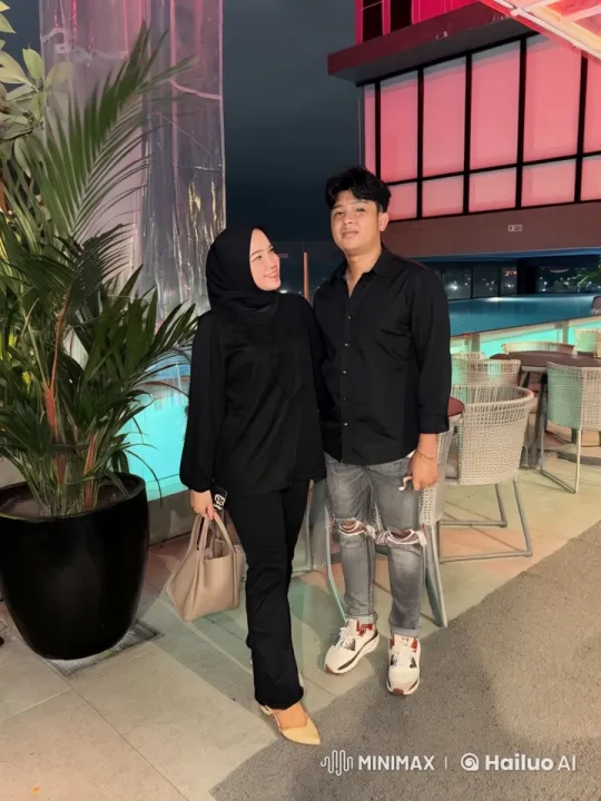 Couple Showcases Kungfu Mastery in Chic Poolside Setting – AI Generated Video | Hailuo AI