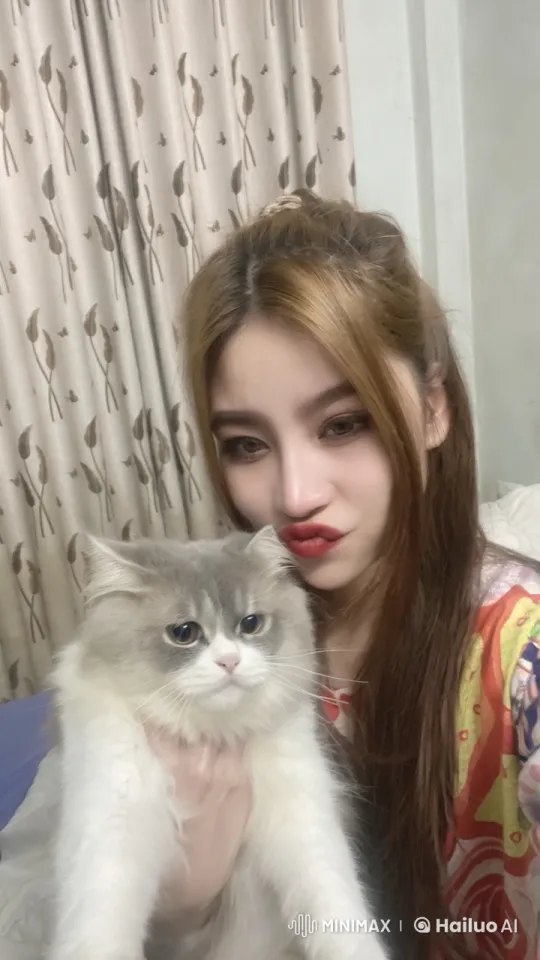 Playful Fight: Woman & Cat's Choreographed Antics – AI Generated Video | Hailuo AI