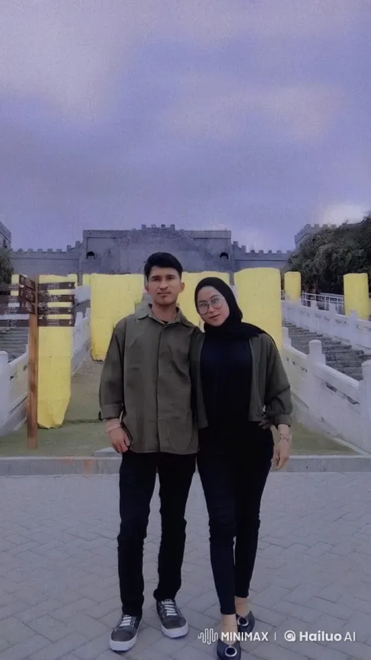 Ancient Chinese Architecture Background: A Couple Performing Kungfu – AI Generated Video | Hailuo AI