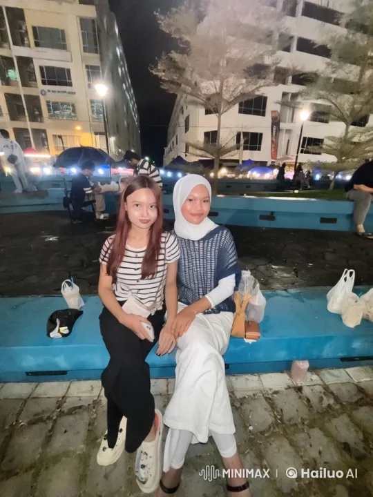 Night Market Kung Fu Display by Two Skilled Women – AI Generated Video | Hailuo AI