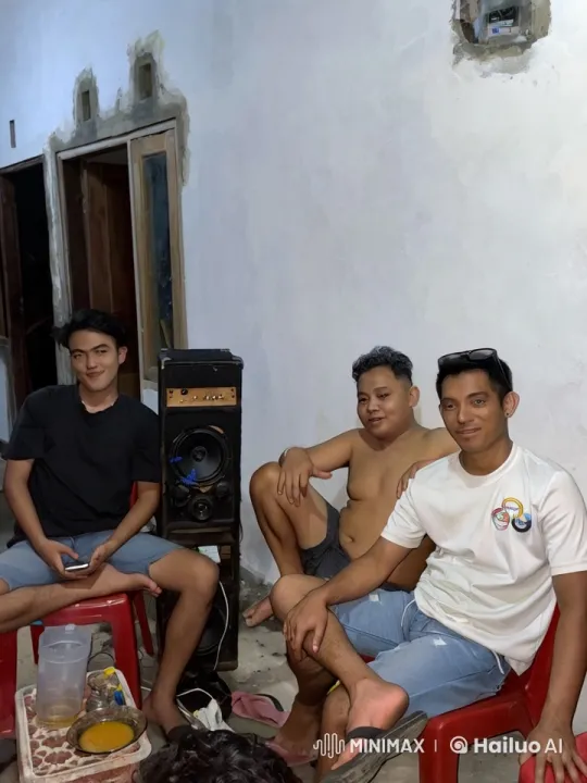 Young Men Practice Kungfu and High Jump in Casual Setting – AI Generated Video | Hailuo AI