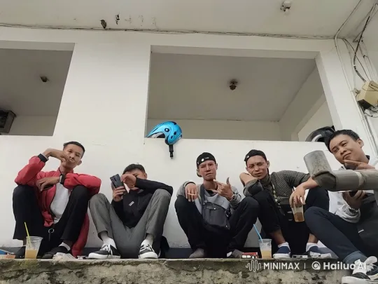 Young Men Perform Impressive Kungfu on a Ledger – AI Generated Video | Hailuo AI