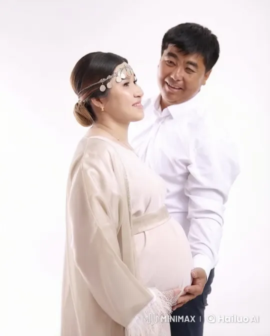 Pregnant Woman and Partner Embrace in Intimate Moment – AI Generated Video | Hailuo AI