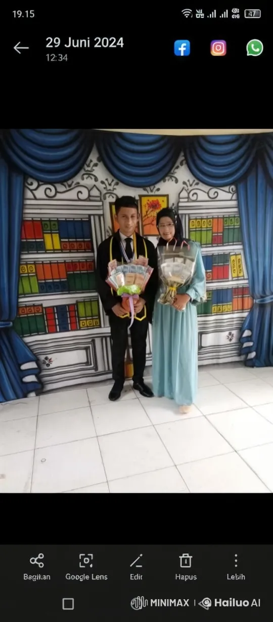 Joyful Graduation Ceremony with Smiling Graduates – AI Generated Video | Hailuo AI