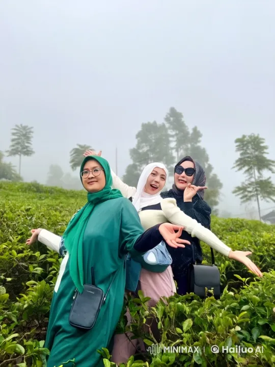Three Women Perform Kung Fu in Misty Tea Plantation – AI Generated Video | Hailuo AI