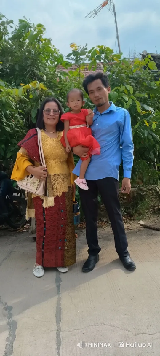 Family Practicing Kung Fu in a Lush Setting – AI Generated Video | Hailuo AI