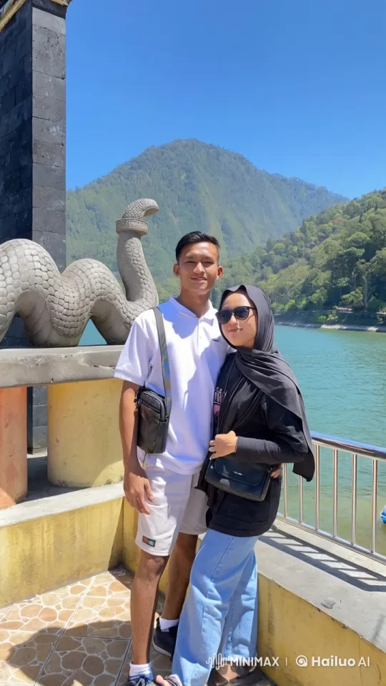 Couple Performs Graceful Chinese Martial Arts on Riverside Balcony – AI Generated Video | Hailuo AI