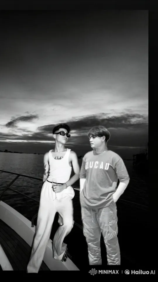Friends Embrace on Sunset Boat, Bond Strengthened – AI Generated Video | Hailuo AI