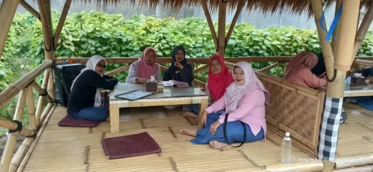 Friends Practice Kungfu in Bamboo Gazebo – AI Generated Video | Hailuo AI