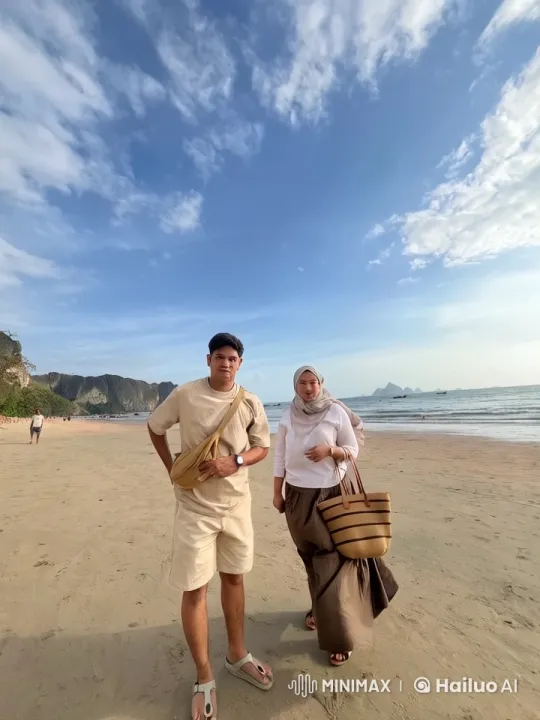 Beachside Kungfu Performance Showcases Artistry and Athleticism – AI Generated Video | Hailuo AI