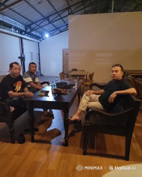 Casual Men Transition to Impressive Kung Fu Display – AI Generated Video | Hailuo AI