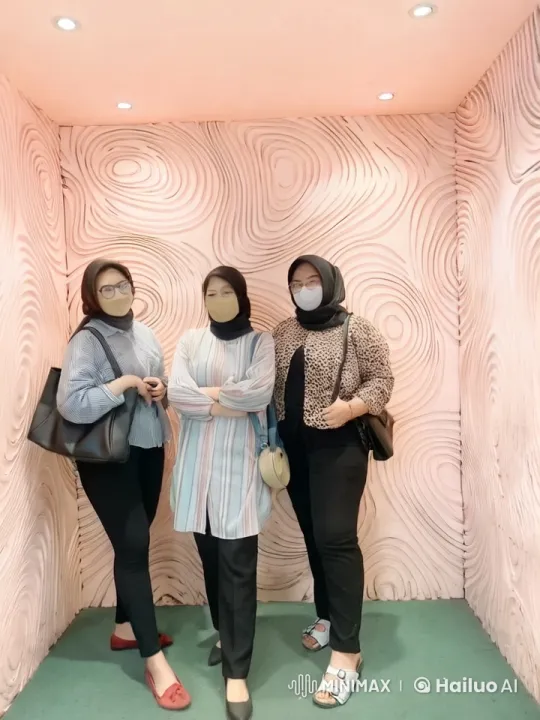 Three Women Perform Synchronized Kungfu in Peach-Colored Room – AI Generated Video | Hailuo AI