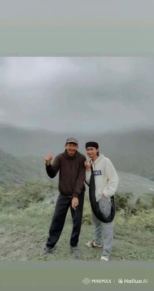 Energetic Kungfu Sparring on a Misty Hilltop – AI Generated Video | Hailuo AI