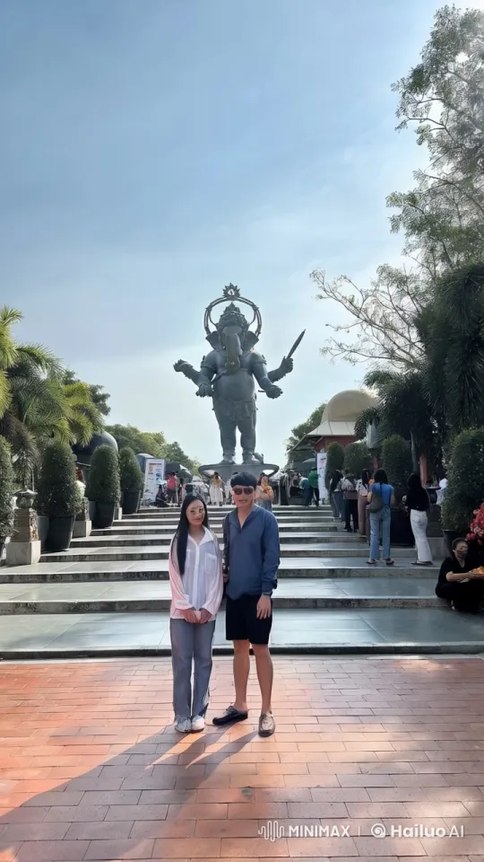 Park Fight: Dynamic Martial Arts Amidst Scenic Bustle – AI Generated Video | Hailuo AI