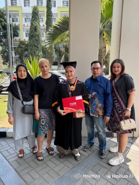 Graduate Surprises Family with Impressive Kung Fu Display – AI Generated Video | Hailuo AI