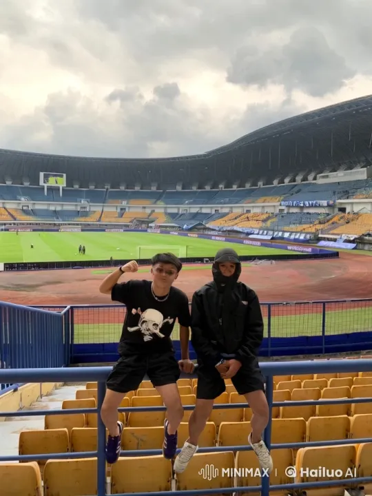 Dynamic Kung Fu Display in an Empty Stadium – AI Generated Video | Hailuo AI