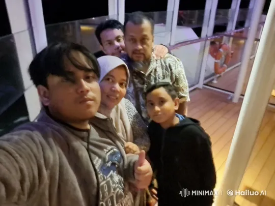 Family Kungfu Battle on a Nighttime Deck – AI Generated Video | Hailuo AI