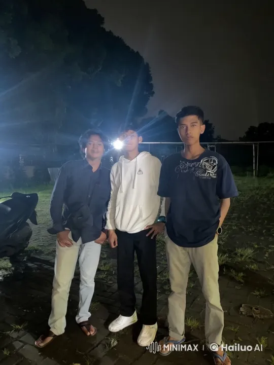 Young Men Display Athletic Kungfu Skills at Night – AI Generated Video | Hailuo AI