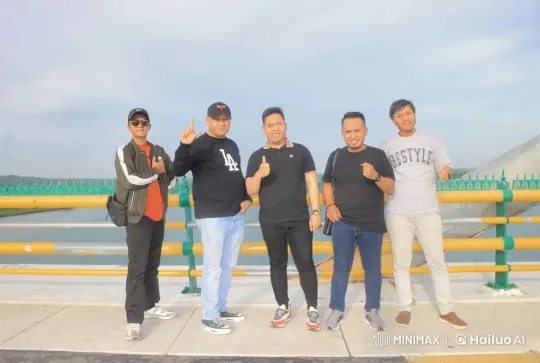 Five Friends Perform Martial Arts on Bridge – AI Generated Video | Hailuo AI