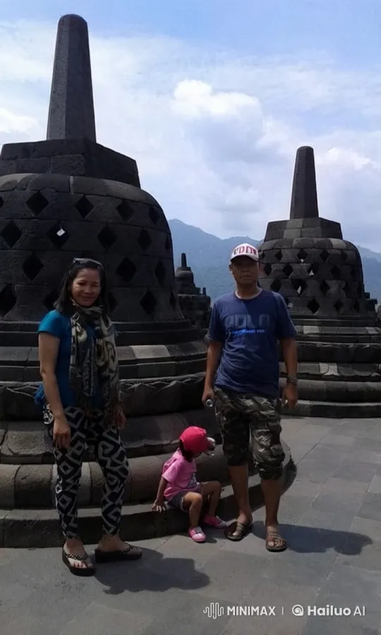 Family Enjoys Kung Fu Display at Historic Temple – AI Generated Video | Hailuo AI