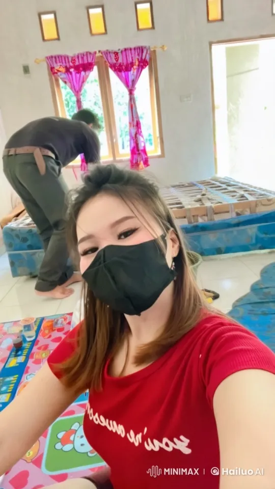 Woman Takes Selfie While Man Performs Kung-Fu – AI Generated Video | Hailuo AI