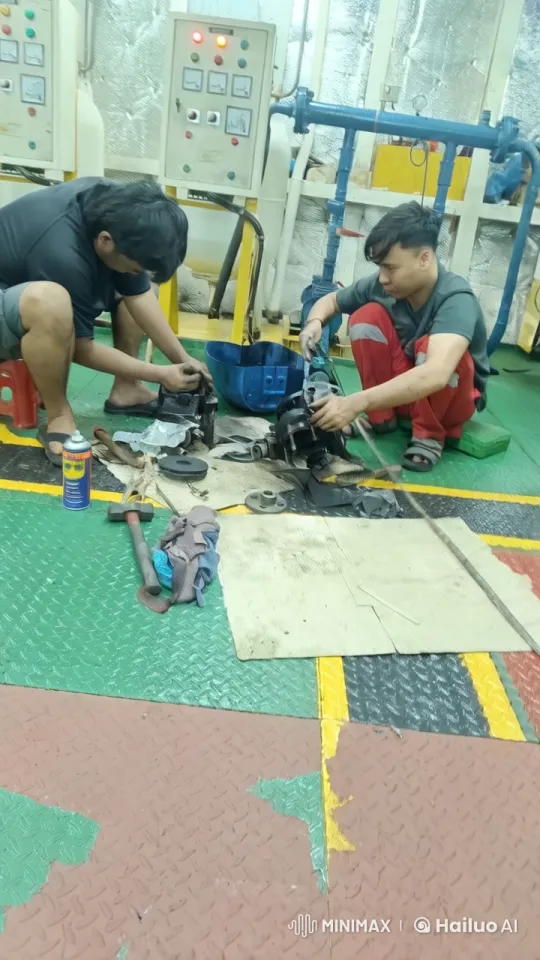 Mechanical Workshop Kung Fu Combat Choreography – AI Generated Video | Hailuo AI
