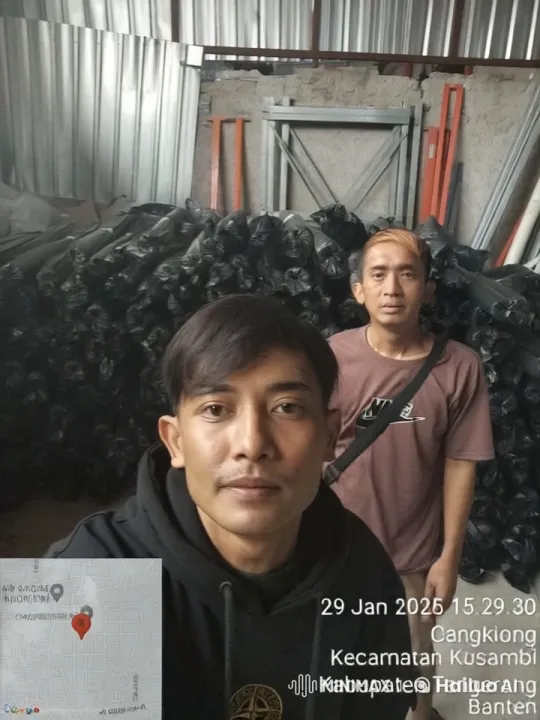 Dynamic Kung Fu Sparring in Warehouse Setting – AI Generated Video | Hailuo AI