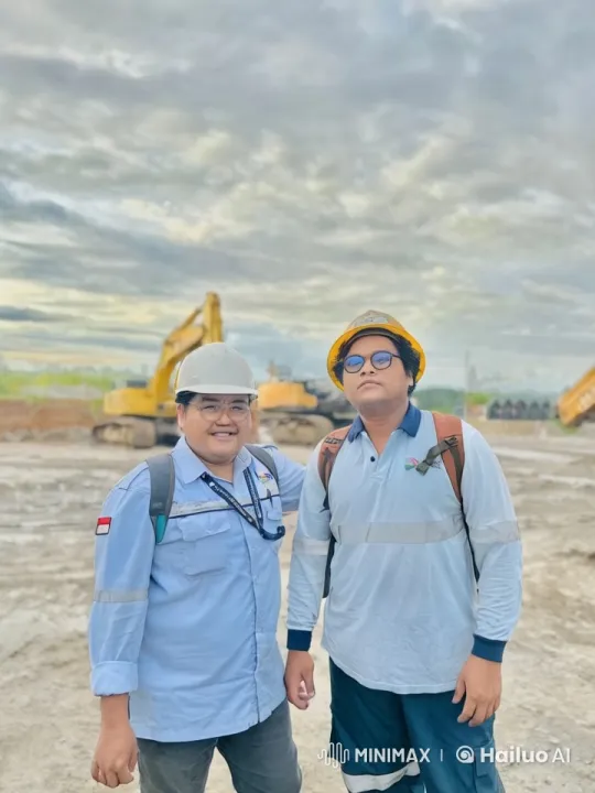 Construction Workers Engage in Kung Fu Duel on Job Site – AI Generated Video | Hailuo AI