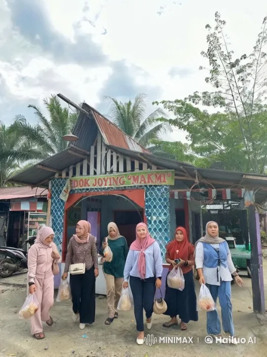 Women Practice Kungfu in Front of 'Kedok Joying 'Makmi' Shop – AI Generated Video | Hailuo AI
