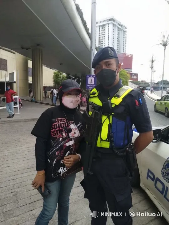 Urban Kung Fu Showdown: Police Officer vs. Suicide Squad Fan – AI Generated Video | Hailuo AI